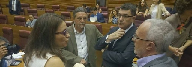 Los diputados de Podemos prometen para 