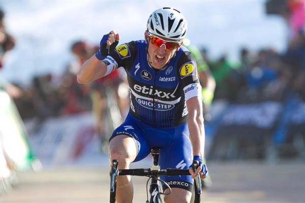 Dan Martin se lleva la primera batalla pirenaica por delante de Contador