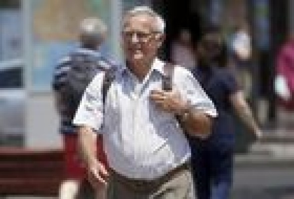 El primer día de Ribó como alcalde: de la llegada en bicicleta a la reunión con los responsables de Tesorería