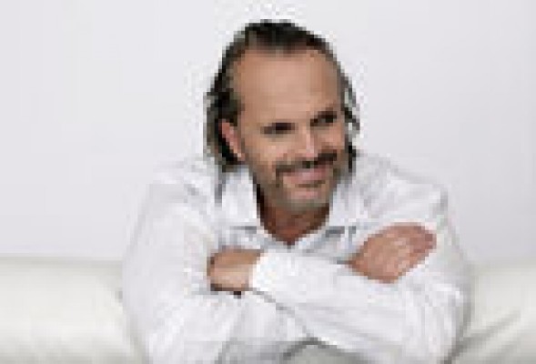 Miguel Bosé arrancará este sábado su gira española en Valencia