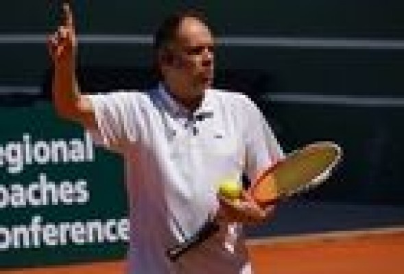 Miguel Crespo, de la Federación Internacional de Tenis, da una conferencia en Valencia