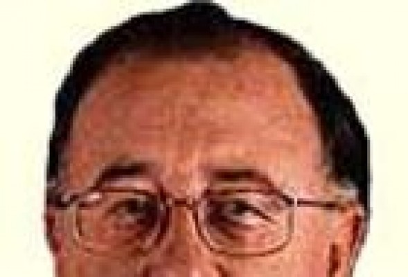 Julio de España anuncia que deja la política y vuelve a ejercer como médico