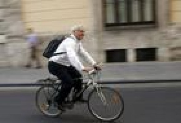 Joan Ribó venderá el Audi A8 blindado del parque móvil de Rita Barberá