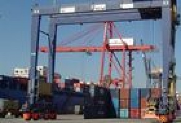 Las empresas urgen a Fomento a que acabe con la exclusividad de la estiba y cumpla la sentencia europea