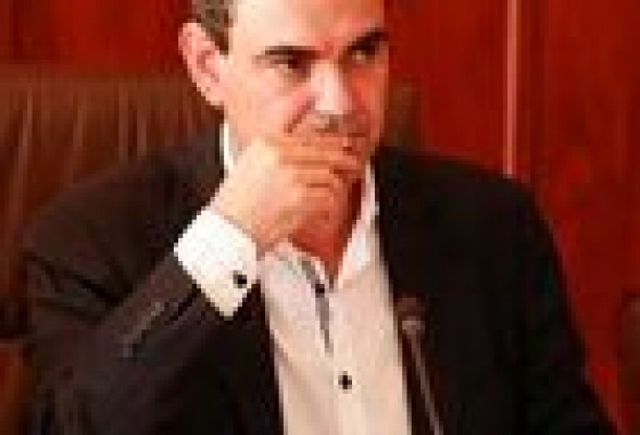 Imputados el alcalde de l'Alfàs del Pi y el arquitecto municipal, esposo de Elena Valenciano