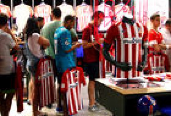 Gotham ultima el cerco sobre Plus500, el patrocinador del Atlético de Madrid