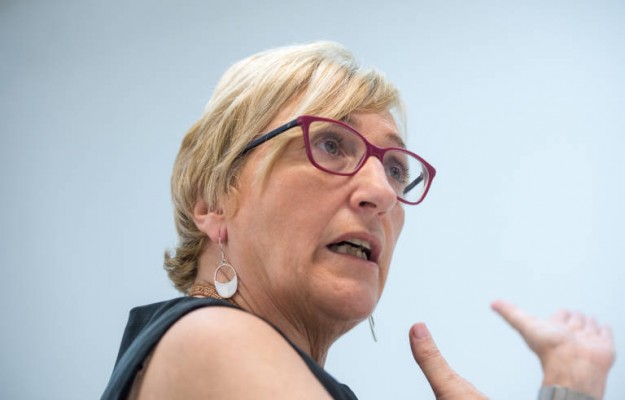 Sanidad garantiza a los equipos de médicos y personal una retribución por sesión quirúrgica
