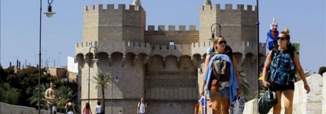 Airbnb acecha a los hoteles: 4 de cada 10 turistas ya se alojan en pisos turísticos