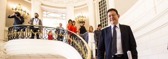 Ximo Puig, investido presidente con Compromís como único aliado real