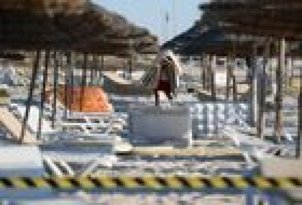 Miles de turistas abandonan Túnez, que se prepara para una larga crisis