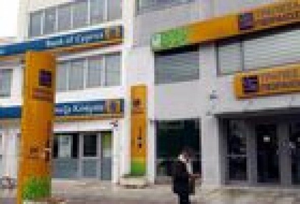 El Banco del Pireo informa de que el lunes no abrirán los bancos griegos