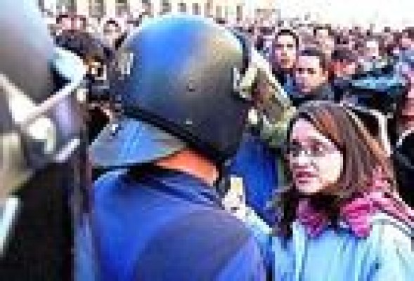 La Policía agredió a varios jóvenes en la 'Primavera Valenciana', según testifica Oltra