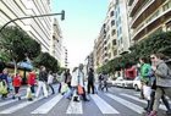 Las primeras medidas del Consell afectan de lleno a la gran distribución