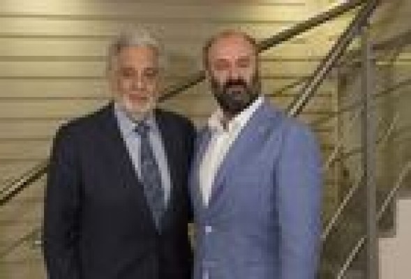 Domingo alaba la herencia de Helga Schmidt y renueva su compromiso con Valencia