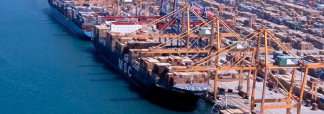 Empresas de la estiba y estibadores hablan del 'abismo' que les separa para aplicar la sentencia europea