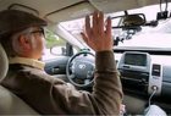 Eyes, la 'app' que hace más seguros los adelantamientos en coche