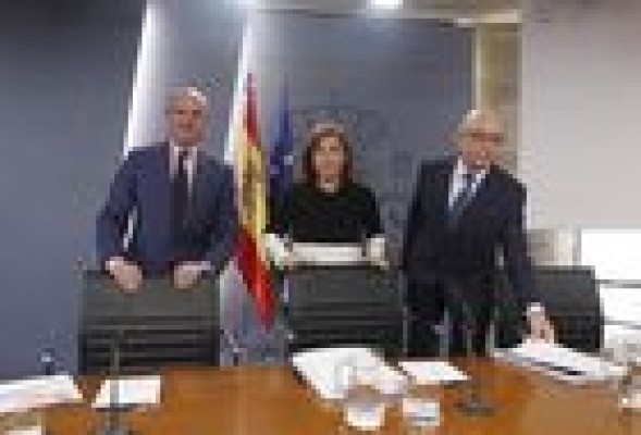 El Gobierno mejora su previsión de tasa de paro y en 2015 será del 22%