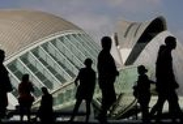 El sector turístico reclama al Consell que ponga coto a Airbnb y a los pisos ilegales