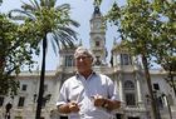 ARC y Marine Group proponen a Ribó un hotel y un espacio de reparación de megayates en la Marina Real