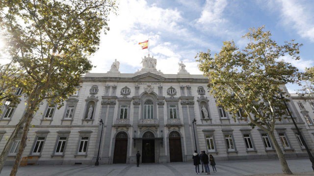 Oleada de críticas de partidos y organizaciones contra la decisión del Supremo sobre las hipotecas