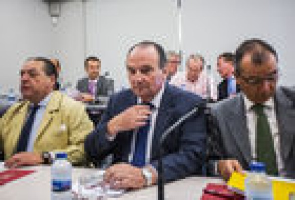 Los empresarios valencianos aseguran que no van 