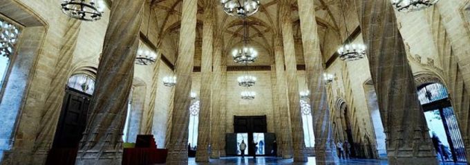 Los vecinos no quieren que el entorno de la Lonja sea Zona de Gran Afluencia Turística