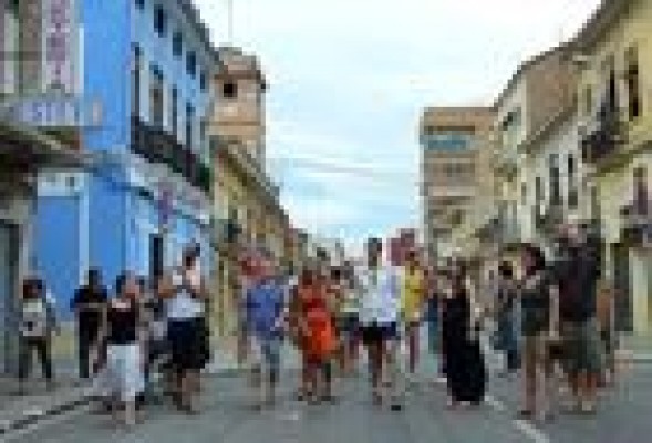 El Ayuntamiento de Valencia estudia qué hacer con sus 500 casas del Cabanyal