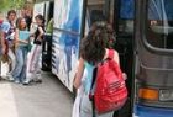 El TSJ anula el requisito del anterior Consell de los tres kilómetros en línea recta para el transporte escolar