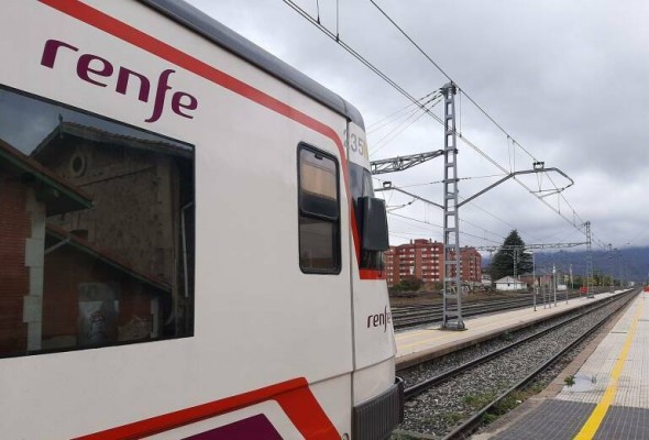 Renfe duplicará las plazas de 12 trenes entre Alicante y Murcia por el Bando de la Huerta