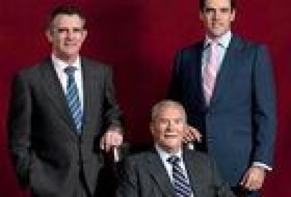 Emilio Serratosa cede su parte en Nefinsa a sus hijos Javier y Gonzalo