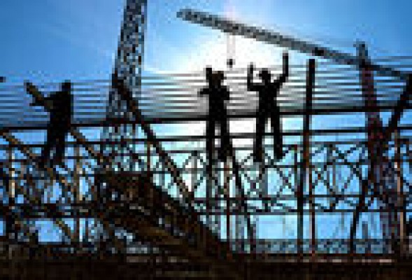 Las grandes constructoras elevan más del 30% su beneficio y recortan su deuda
