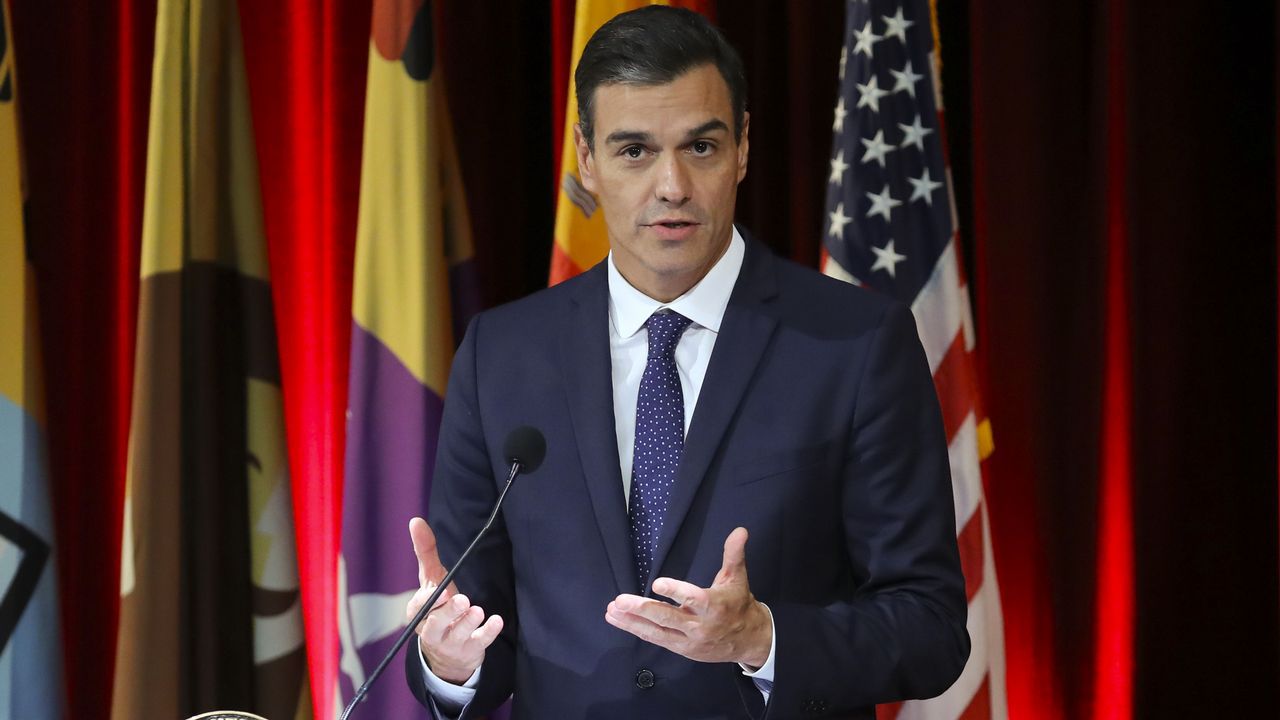 Sánchez anuncia cambios en la ley para que los bancos paguen el impuesto de las hipotecas
