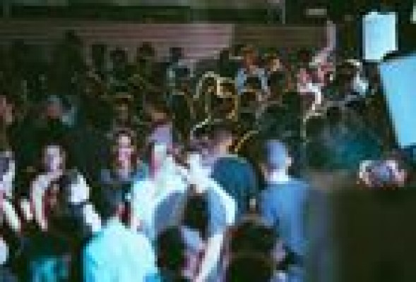 Llega a Valencia Wanty, una 'app' para conocer gente en fiestas