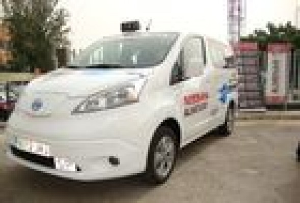 Nissan Almenar entrega el primer ecotaxi 100 % eléctrico de la Comunitat Valenciana 