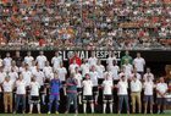 La entrada de Nuno y Otamendi genera división en la grada