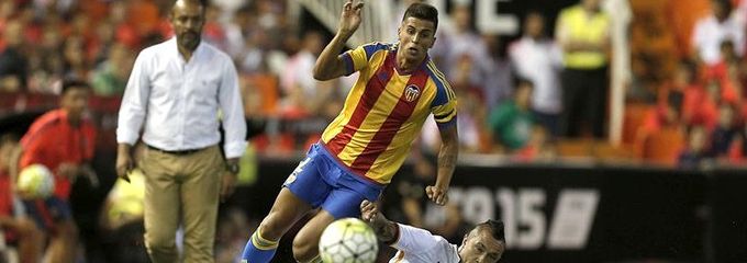 Un Valencia frágil en defensa y falto de puntería cae ante la Roma