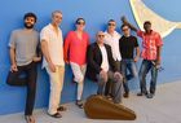 Custódio Castelo funde la música de cinco ciudades en la Vibra-Sóis Orquestra
