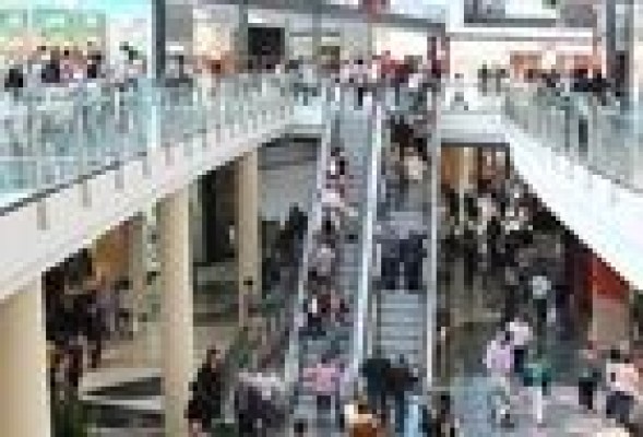 Anged prevé que 200.000 turistas compren en las grandes superficies de la Comunitat este sábado