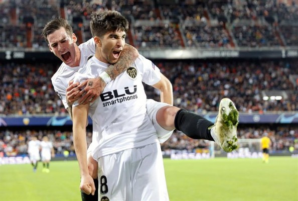 Carlos Soler orquesta la primera victoria en Champions