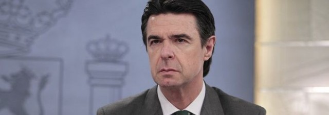 El ministro Soria critica los sueldos 