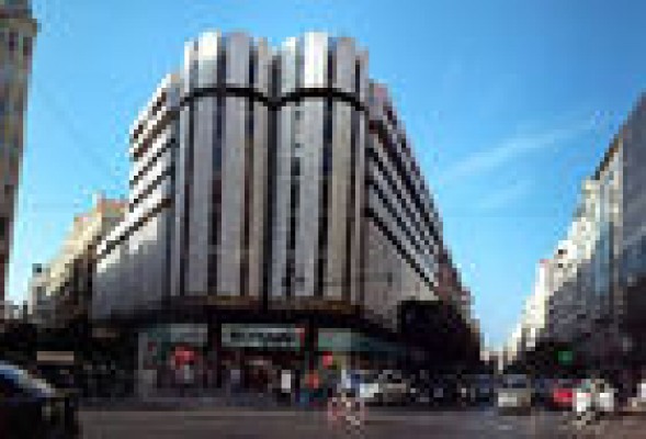 Valencia reitera su voluntad de limitar las aperturas de tiendas en domingo