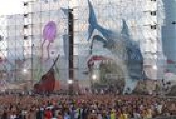 Un artista fallero firma el escenario de festival más grande montado en España