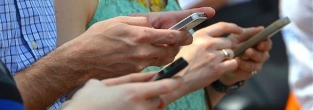 Los valencianos hablan cada vez menos por el móvil