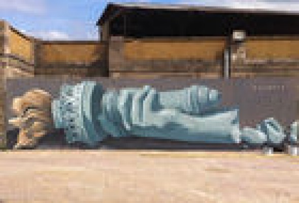 Esta es la pieza de Escif en Dismaland