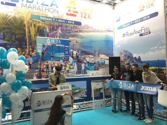 El Ibiza Marathon visita por primera vez la feria del corredor de la Behobia
- San Sebastián