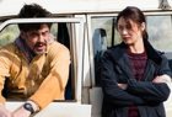 León de Aranoa y Benicio del Toro hablan sobre la cara C de la guerra en Valencia Plaza