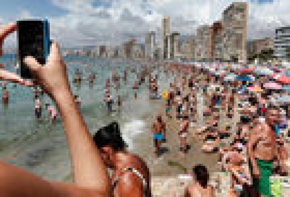 Los turistas extranjeros gastan en la Comunitat un 8,2% más hasta julio 
