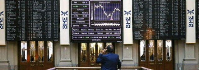 El Ibex 35 se deja un 0,7% a media sesión en un día de poco negocio