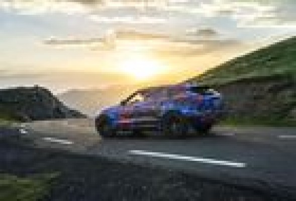 Jaguar F-Pace establece un nuevo estándar en conducción y maniobrabilidad