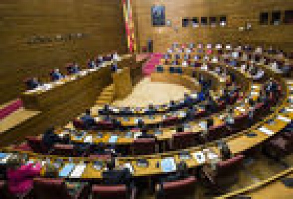 Les Corts licitan la compra de 99 ordenadores por 1.393 euros cada uno